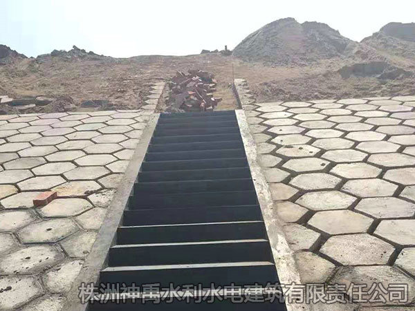 水庫堤壩施工現(xiàn)場